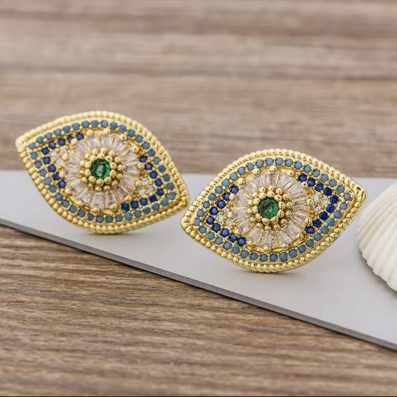 NWT Evil Eye Oval Stud Earrings in Gold Tone - Picture 2 of 4